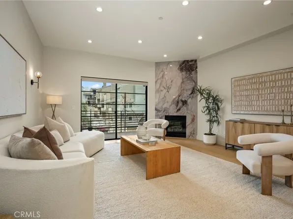 8788 Shoreham Dr APT 32, West Hollywood, CA 90069