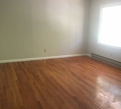 4th image of 1524 Thompson Ave
