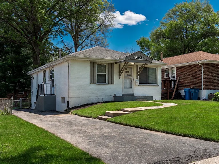 9009 Gedde Ave — Photo 2
