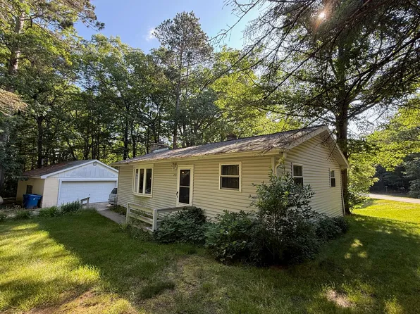 219 Russell Ave, Houghton Lake, MI 48629