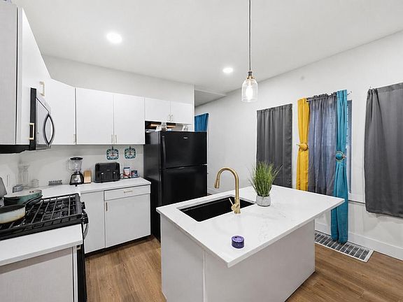 3rd image of 128 W Hadley STREET