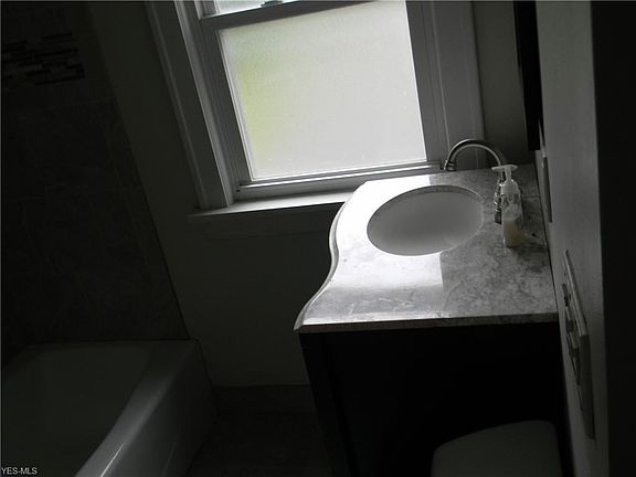 3rd image of 32 Eldred Ave