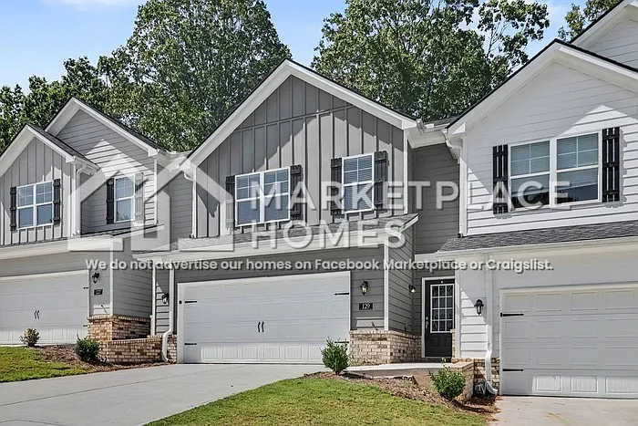 4 bed, 2.5 bath, 1807 sqft, $2,075 — Photo 2