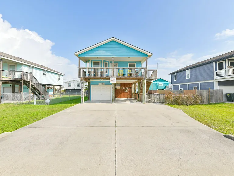 4131 Jackson Dr — Photo 1