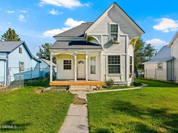 809 N 4th St, Yakima, WA 98901