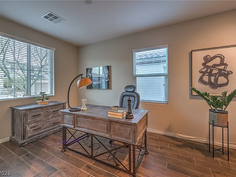 3213 Molinos Dr — Photo 8