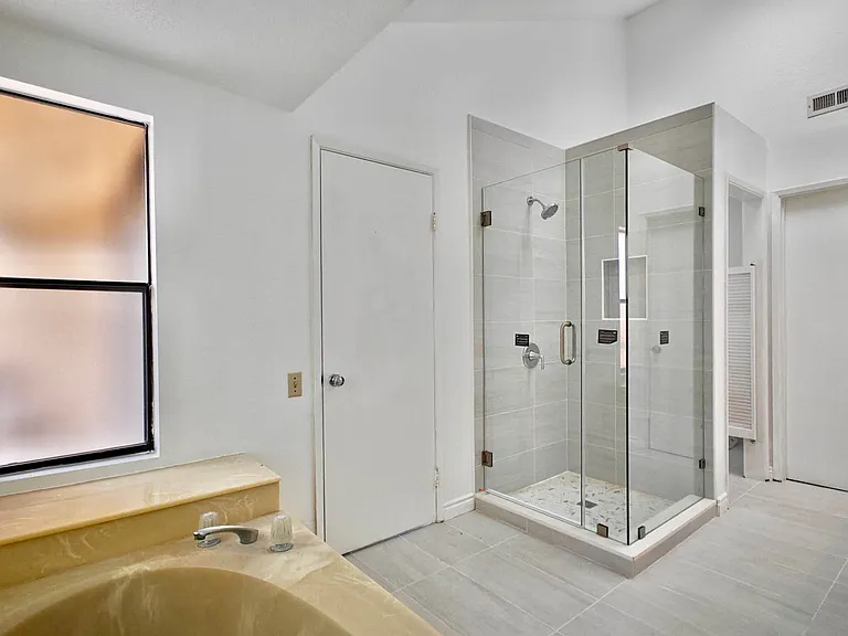 1834 S Marengo Ave #31 — Photo 12