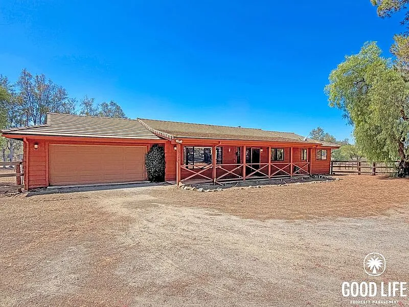 3 bed, 2.0 bath, 1700 sqft, $4,145 — Photo 1