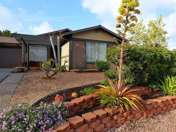 4534 Golden Ridge Dr, Oceanside, CA 92056