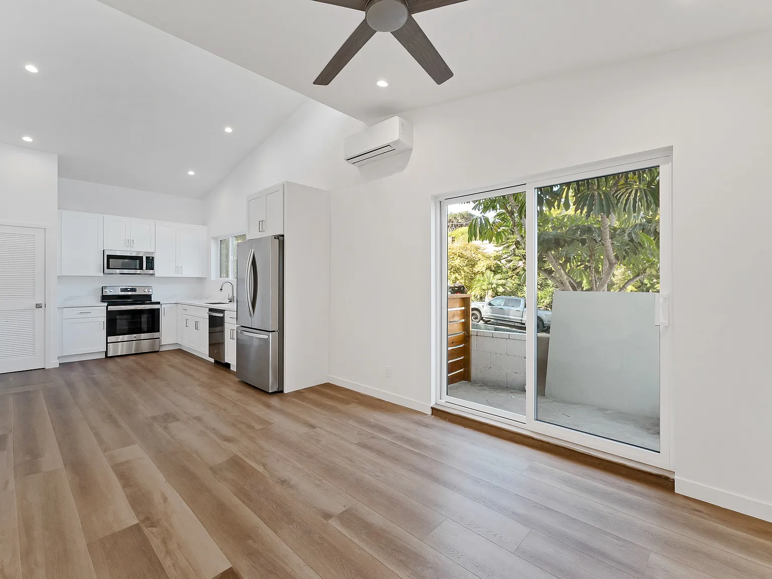 3377 A St — Photo 3