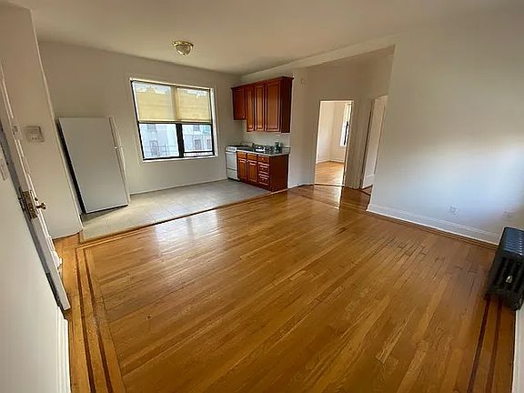 2nd image of 2605 14th Pl APT 3R
