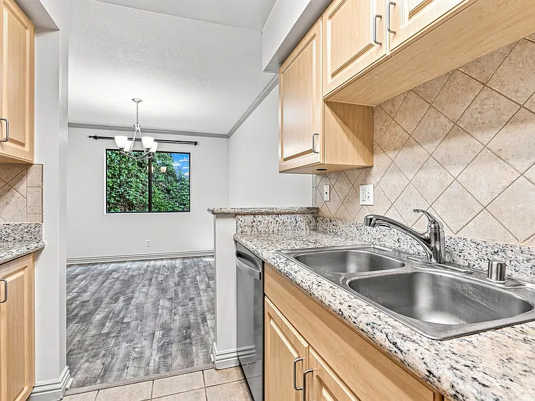 4247 Matilija Ave #102 — Photo 19