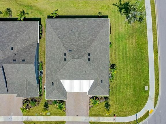 3rd image of 5920 Spicewood Ln