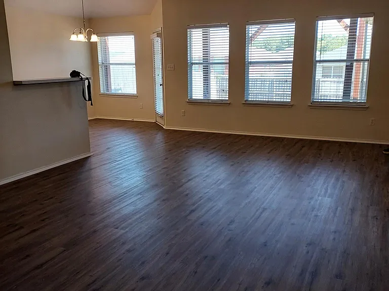 Living/Den looking to backyard