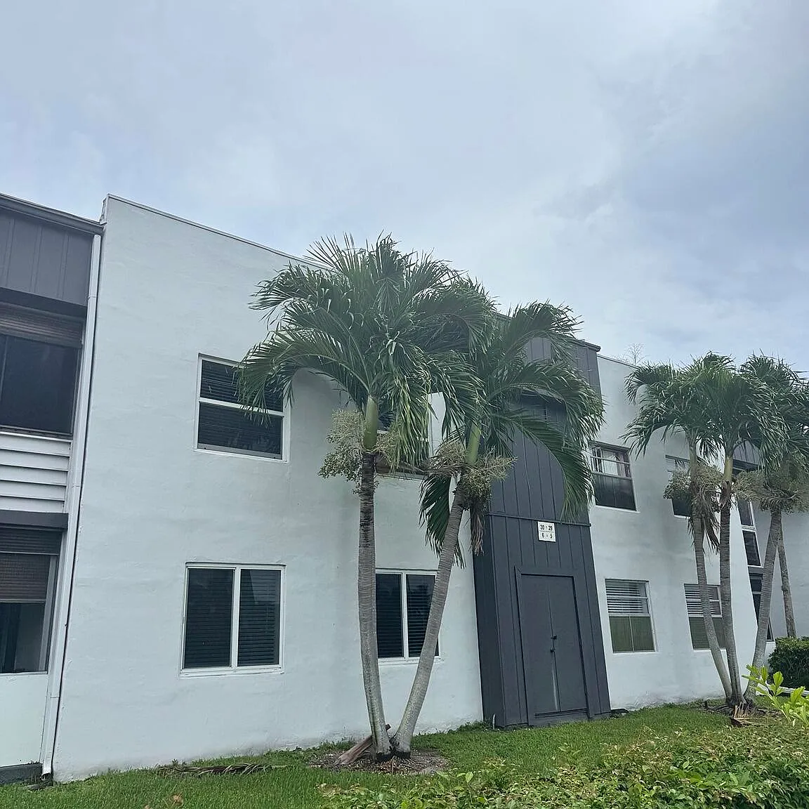 2 bed, 2.0 bath, 907 sqft, $2,300 — Photo 2