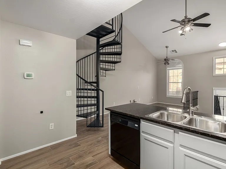 2639 S Harmony Ave — Photo 14