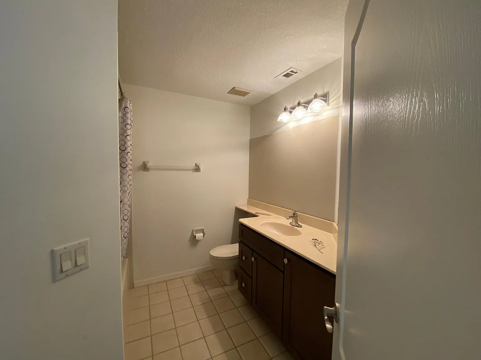 2 bed, 1340 sqft, $2,250 — Photo 4