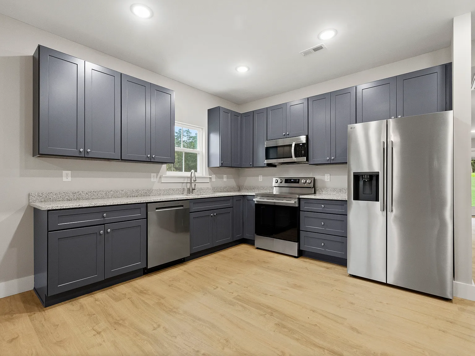 3 bed, 1500 sqft, $1,800 — Photo 2