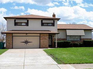 5653 Beacon Hill Dr, Seven Hills, OH 44131