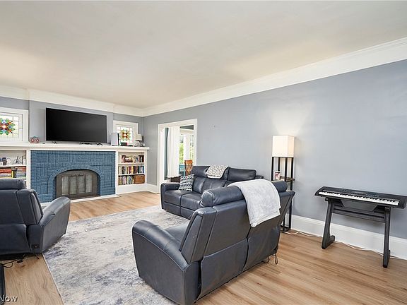 4th image of 245 N Highland Ave
