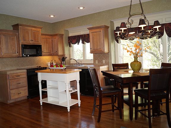 5th image of 6407 W 144th St