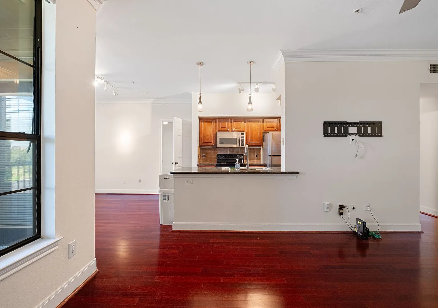 Modern Condo Living Near Downtown Austin & Movie House Theater — Photo 4