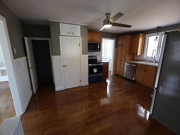 4th image of 863 School St