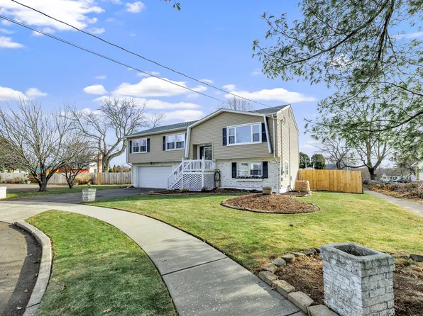 195 Meadow Park Drive, Milford, CT 06461