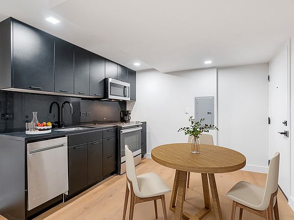 3rd image of 12320 Montana Ave #110
