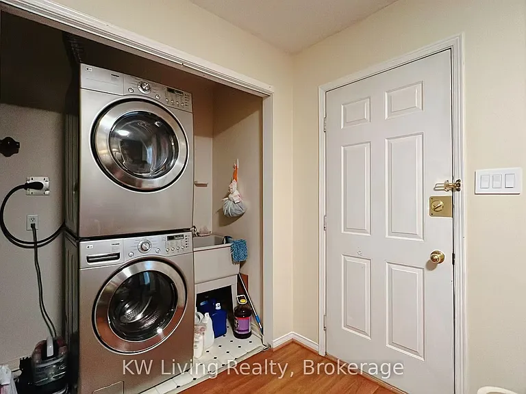 47 Vanity Cres — Photo 10
