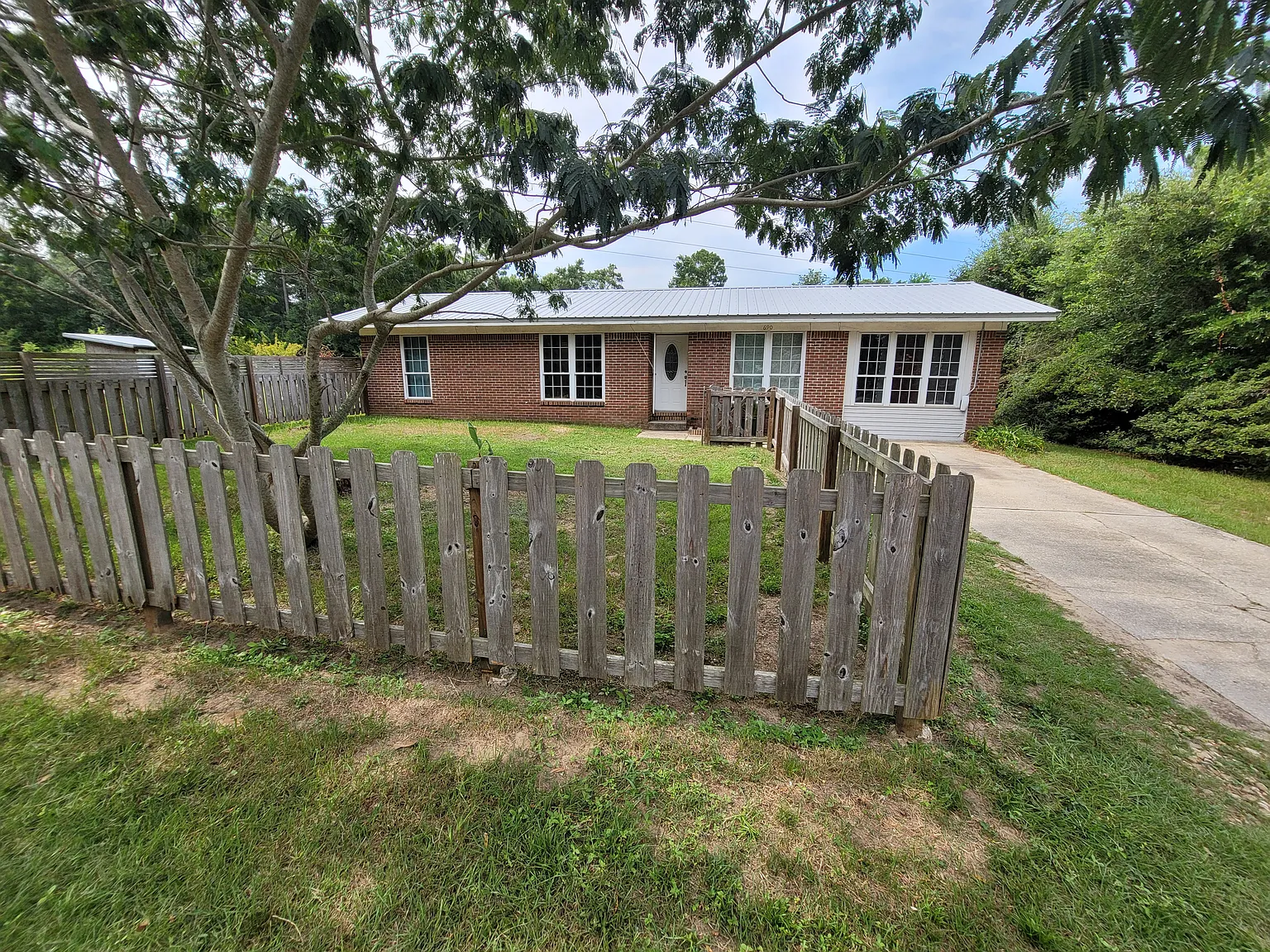 4 bed, 2.5 bath, 1933 sqft, $2,100 — Photo 1