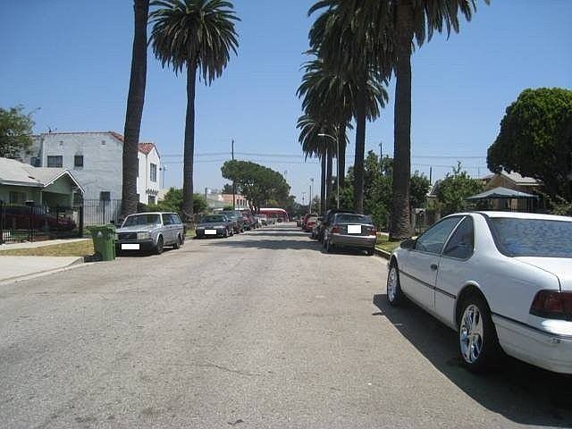 2nd image of 1639 W 39th Pl