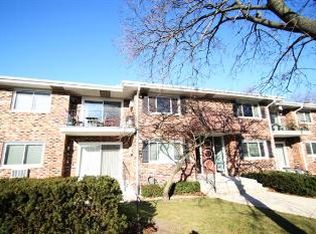 45 N Main St APT 1, Glen Ellyn, IL 60137