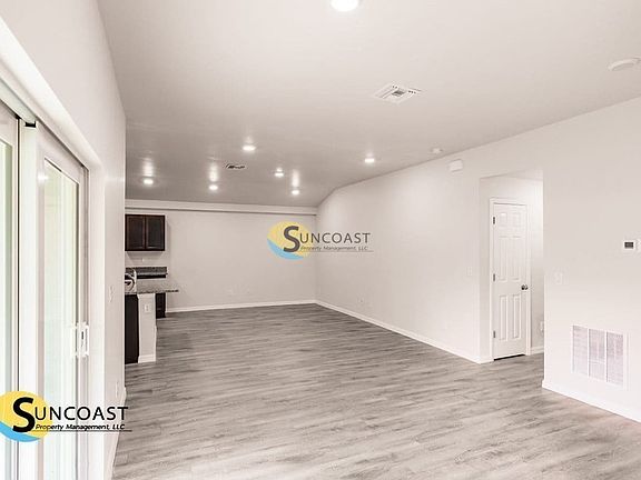 3rd image of 359 Greenbriar Blvd