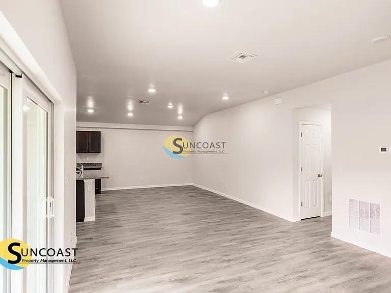 359 Greenbriar Blvd — Photo 3
