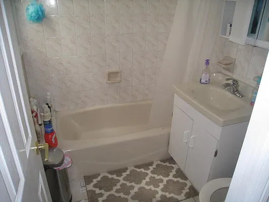 Rented by Alexiou Realty | media 4