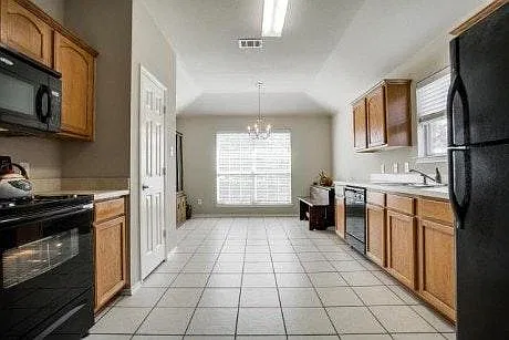 3 bed, 1430 sqft, $1,799 — Photo 4