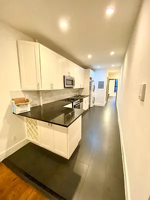 Rented by Safdie Realty Group | media 22