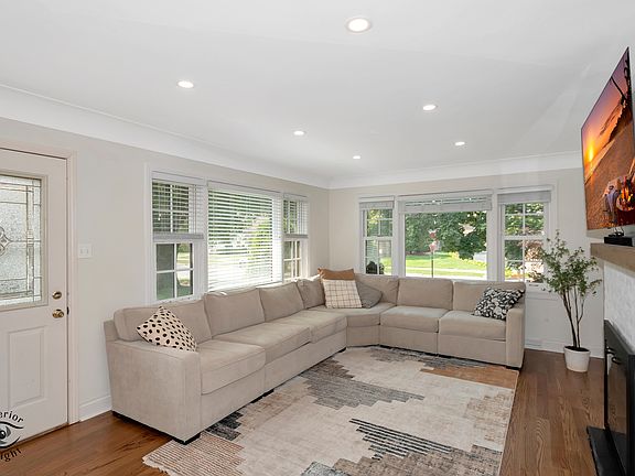 3rd image of 10401 S Central Park Ave