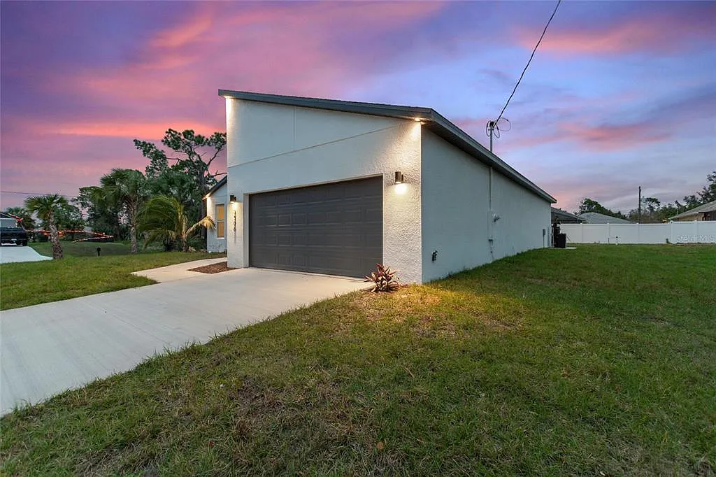 4 bed, 2.0 bath, 2000 sqft, $2,625 — Photo 4
