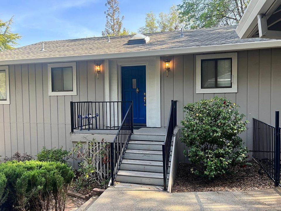 1st image of 23058 Broadmoor Ct