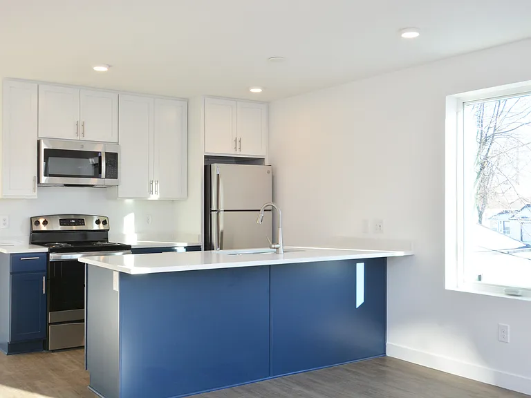 2909 Grand St NE #2 — Photo 3