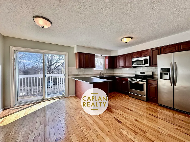 521 East St #O1 — Photo 1