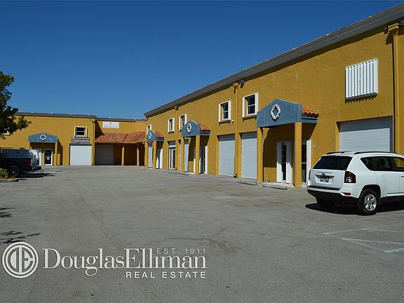 5th image of 10171 NW 58th St Unit 12