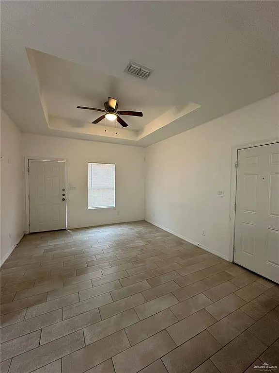 2 bed, 2.0 bath, 3192 sqft, $900 — Photo 2