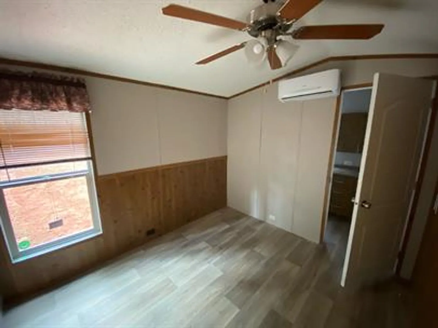 950 Cedar Village Ln, Seneca — Photo 3