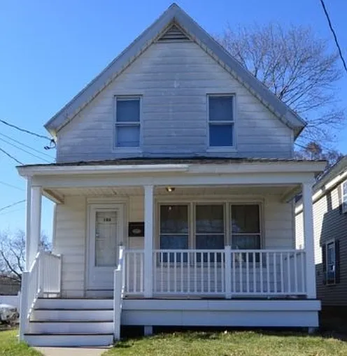 106 Henry St — Photo 1
