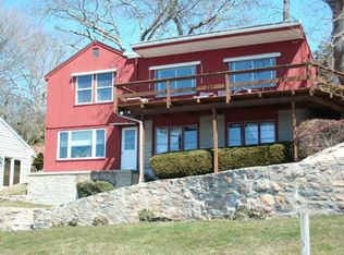46 Oak Hill Rd, Narragansett, RI 02882