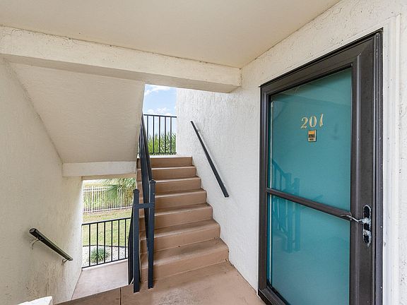 4th image of 2465 S Washington Ave #201