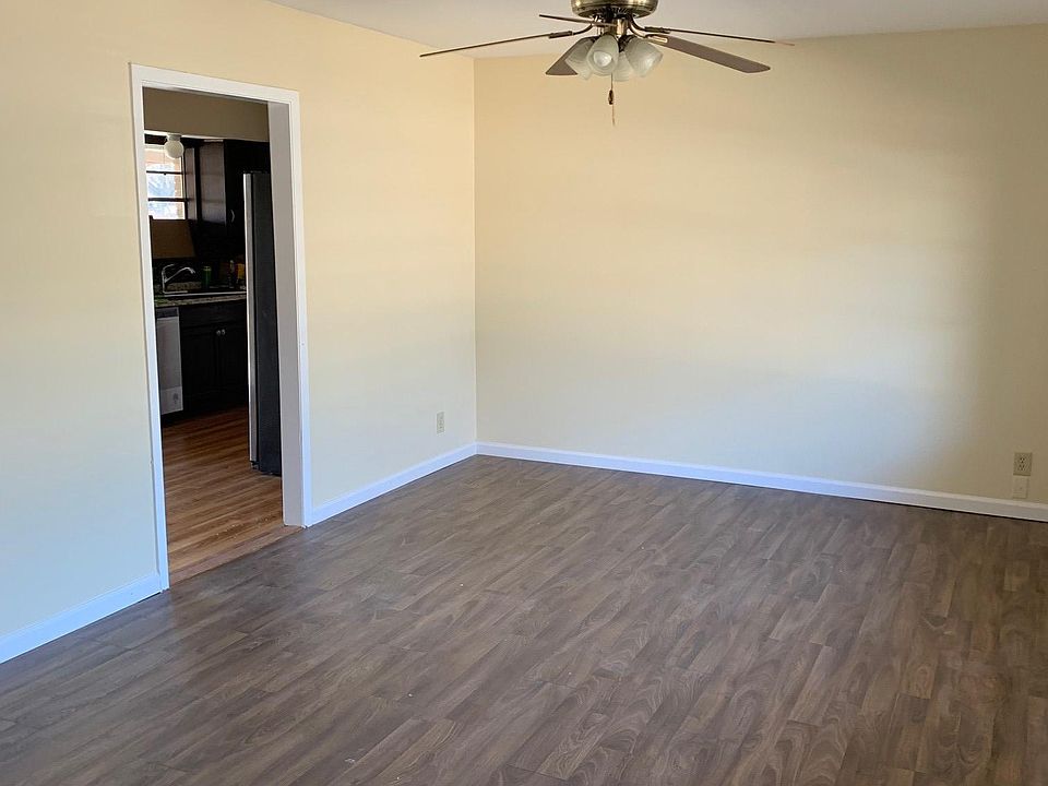 1st image of 406 E Wright Blvd